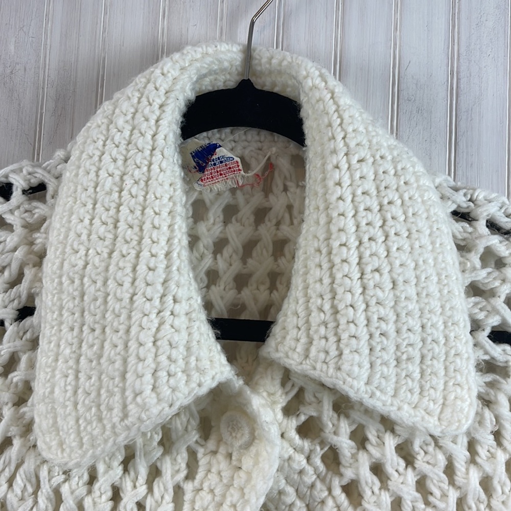 VINTAGE HAND CROCHET SHAWL - Picture 5 of 5
